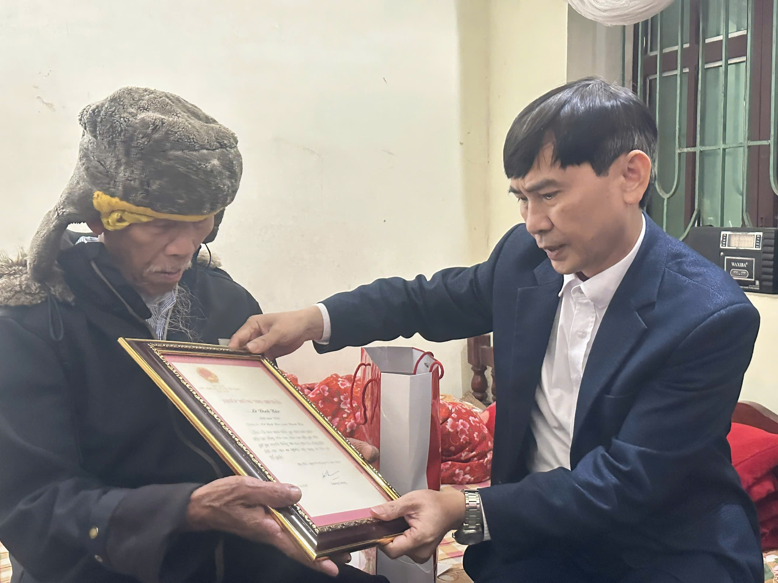 Anh-tin-bai
